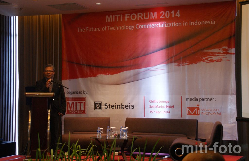 Ketua Umum MITI, Dr. Warsito Purwo Taruno memberikan speech pada acara MITI Forum 2014.