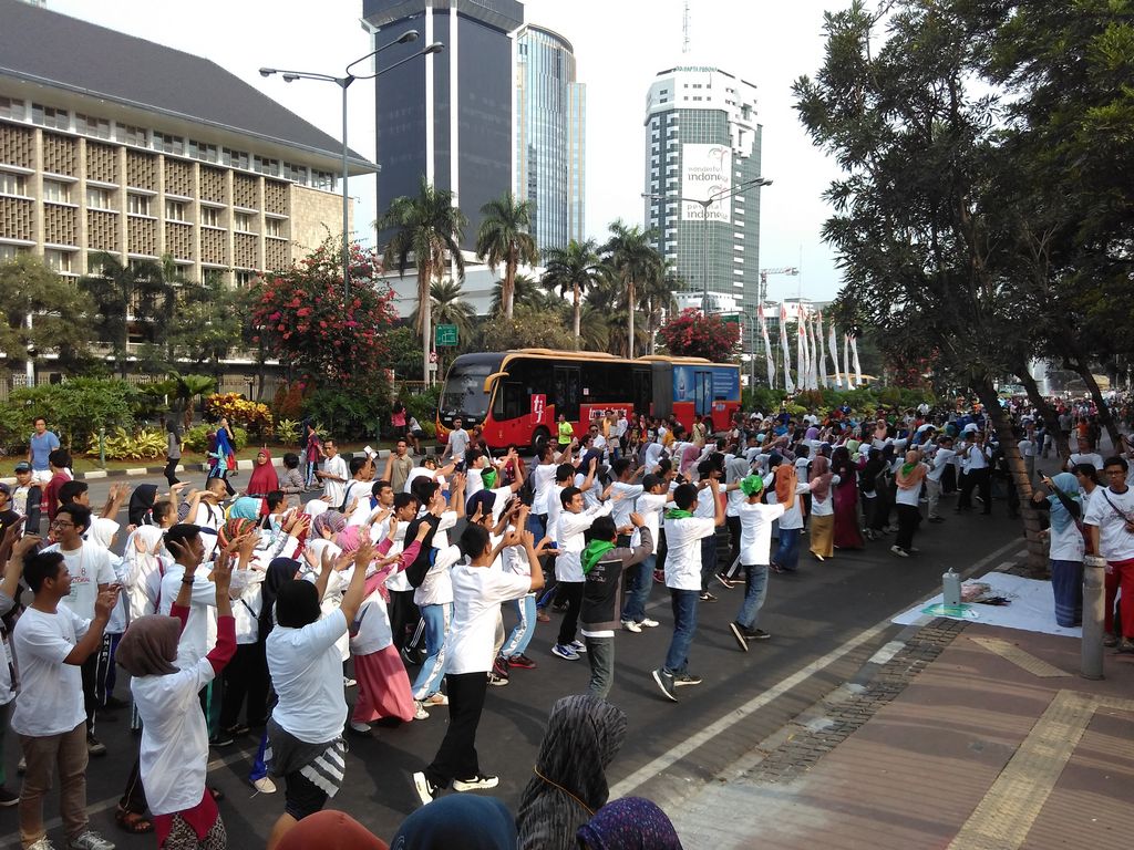 Flash Mob pada acara kampanye go pangan lokal 2015